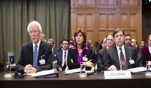 Members of the Delegation of Colombia at the opening of the session.Membres de la dŽlŽgation de la Colombie ˆ lÕouverture de la sŽance.