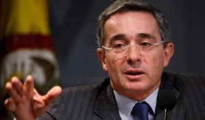 Alvaro-Uribe Agencia Paco Urondo