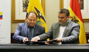 ministros_boliviano_y_ecuatoriano_firman