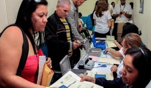 Cubanos-agradecisos-Costa-Rica.-EFE-660x330