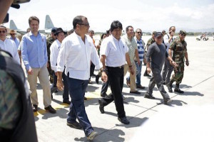 peru-y-bolivia-entregan-ayuda-a-ecuador-tras-terremoto--20160427085855-567e5ab8f9cdbcd9396fbe5a19415f77