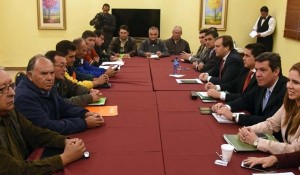 representantes-del-gobierno-de-las-cooperativas-y-los-campesinos-iniciaron-las-mesas-de-trabajo-_794_573_1358913