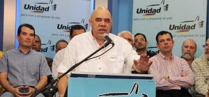 VENEZUELA-MUD-entreg-al-CNE-lista-de-circunscripciones-para-primarias-e1440967926578