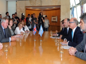 timerman-parlamentarios-britanicos