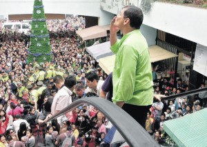 Rafael-Correa-Mercado-Centro-Comercial_ECMIMA20140108_0060_6