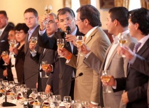 07-03-14-politica-brindis-Correa