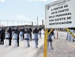 Policias-resguardan-entrada-veta_MILIMA20140902_0040_8
