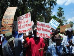 1274132811-----------------------------------------haiti----------manifestation_333297