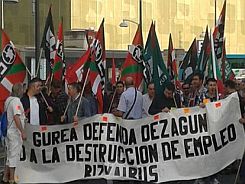 Trabajadores-Bizkaibus-inician-huelga-indefinida_TINIMA20141026_0293_5