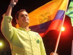 presidenciaecu_correa_bandera
