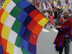 indigenas + bandera