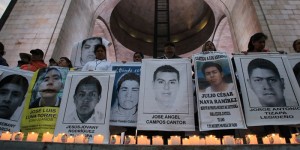 MULTITUDINARIA MARCHA CONMEMORA 3 MESES DE ESTUDUIANTES DESAPARECIDOS