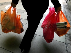 SOLICITAN PROHIBIR ENTREGA DE BOLSAS PLÁSTICAS EN COMERCIOS