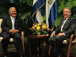 salvador-ceren-y-raul-castro-cuba-5