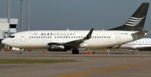 Alas Uruguay 737-300 WL CX-OAA (15)(Grd) MVD (AR)(46)-M