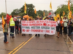BLOQUEO-IndA-genas-campesinos-expresaron-generadoras_LPRIMA20150609_0188_24