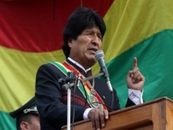 Evo-Morales-bandera-e1434317699655-320x212