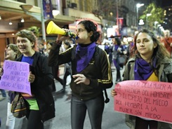 En la foto, Marcha en repudio a un nuevo caso de fiminicidio convocada por la Coordinadora de Feminismos, van 25 casos en lo que va del 2015. Foto: Nicolás Celaya /adhocFotos