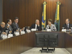 VC_Dilma-Rousseff-reuniao-com-base-aliada_0207042015-850x565