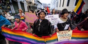 grupos-de-indigenas-sindicatos-y-otros-sectores-sociales-de-ecuador-marchando-_860_573_1270494
