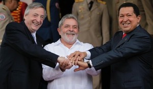 nestor-kirchner-con-lula-da-silva-y-hugo-chavez