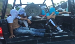 Tres de los estudiantes de la Normal Rural Raúl Isidro Burgos detenidos ayer