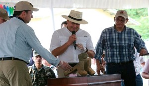 JUAN-MUESTRA-AL-MUNDO.jpg-770