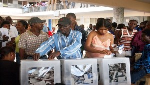 Haitians_voting_in_the_2006_elections