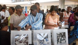 Haitians_voting_in_the_2006_elections-1024x672