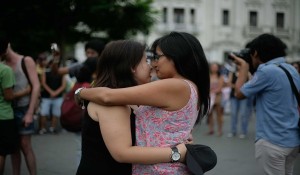 besos-contra-la-homofobia-16