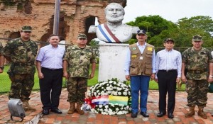 los-ministros-de-defensa-de-paraguay-y-brasil-derecha-rinden-honores-ante-el-busto-del-mcal-lopez-en-humaita-_790_573_1349619
