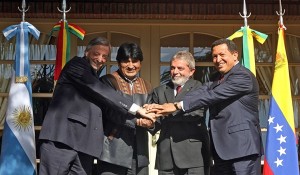 (L to R) Presidents Nestor Kirchner from