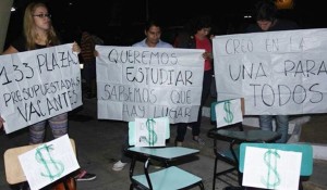 alumnos-de-la-una-solicitan-arancel-cero-para-que-mas-jovenes-tengan-acceso-a-la-educacion-terciaria-_794_573_1365692