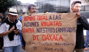 hoyla-loc-inmigrantes-arremeten-contra-pena-ni-001
