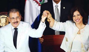 Presidente-Danilo-Medina-junto-a-la-vicepresidenta-Margarita-Cedeño-de-Fernández-toman-juramento-Turismo-Motor-de-la-Economía-01