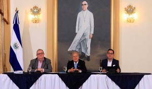 Carlos Cáceres, Salvador Sánchez Cerén y Eugenio Chicas.