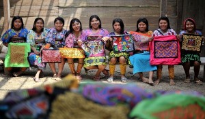 Necoclí(Antioquia) 16/03/2015 . - Indigenas de la etnia kuna, q