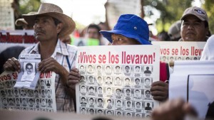 papas_ayotzinapa_marcha
