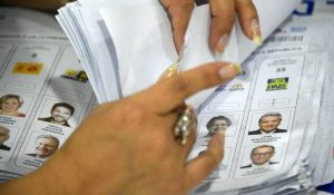 ecuador-election-count_15589161