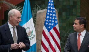el-secretario-de-seguridad-nacional-de-estados-unidos-john-f-kelly-y-el-presidente-de-guatemala-jimmy-morales-en-conferencia-de-prensa-ap