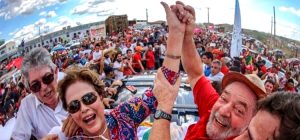 19mar2017---os-ex-presidentes-luiz-inacio-lula-da-silva-e-dilma-rousseff-participam-da-inauguracao-popular-da-transposicao-do-sao-francisco-em-monteiro-na-paraiba-1489950458122_615x300