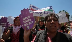 Activistas-reclaman-Bolivia-despenalizacion-aborto_957814471_12593026_667x375
