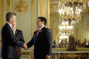 CARTES-CON-MACRI-_-ASUME-_-PRESIDENCIA-2-1