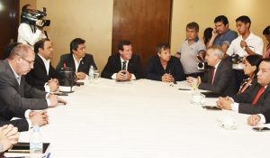 el-consejo-de-gobernadores-sesiono-ayer-en-un-hotel-capitalino-para-aprobar-un-comunicado-de-apoyo-a-rodolfo-friedmann-_970_381_1467523
