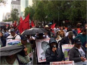 lluvia-marcha-ayotzinapa-30-meses-especial-770x392