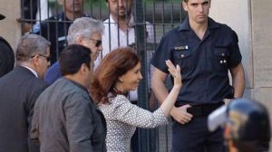 nota-1469933-cristina-kirchner-dejo-escrito-ante-bonadio-contesto-preguntas-807814