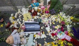 vista_de_un_altar_adornado_con_flores_y_juguetes_en_honor_a_las_40_nixas_que_perdieron_la_vida_tras_un_incendio_en_un_centro_de_menores_en_guatemala_efe.jpg_1718483347
