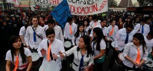 Estudiantes-marchan-reforma-educativa-profunda_4797805