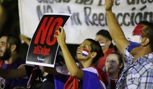 Manifestantes-expresaron-Asuncion-constitucional-Paraguay_LNCIMA20170331_0080_3