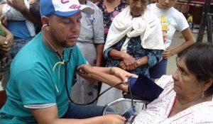 medicos-cubanos-asisten-a-damnificados-en-peru-580x326